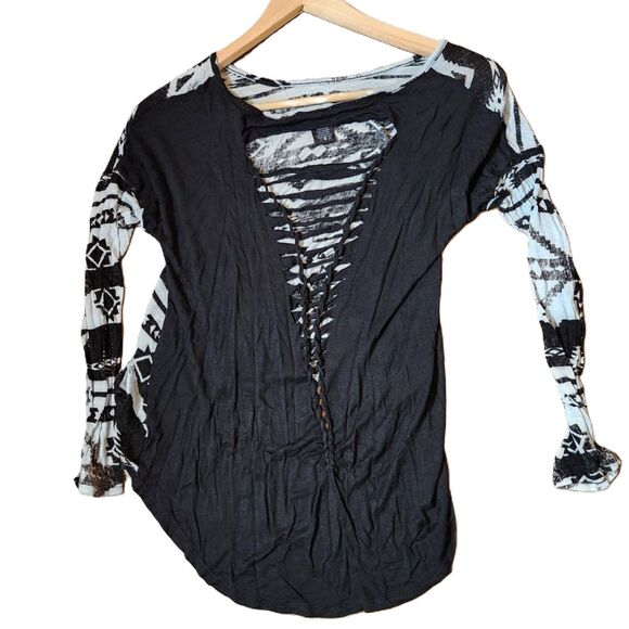 Rue 21 Tribal Print Top – Women’s Small, 3/4 Sleeve, Open Back - Picture 2 of 4